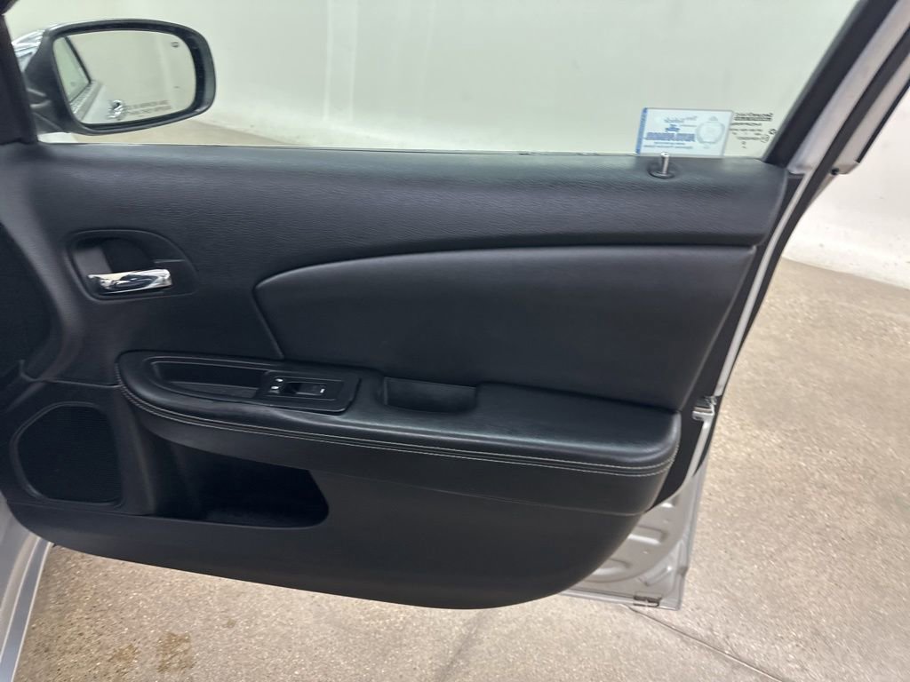 Used 2011 Chrysler 200 Limited image 20