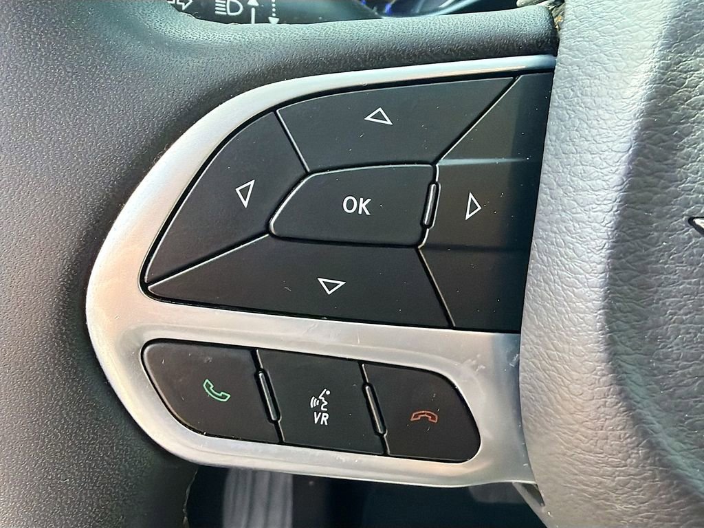 Used 2023 Chrysler Pacifica Limited image 38