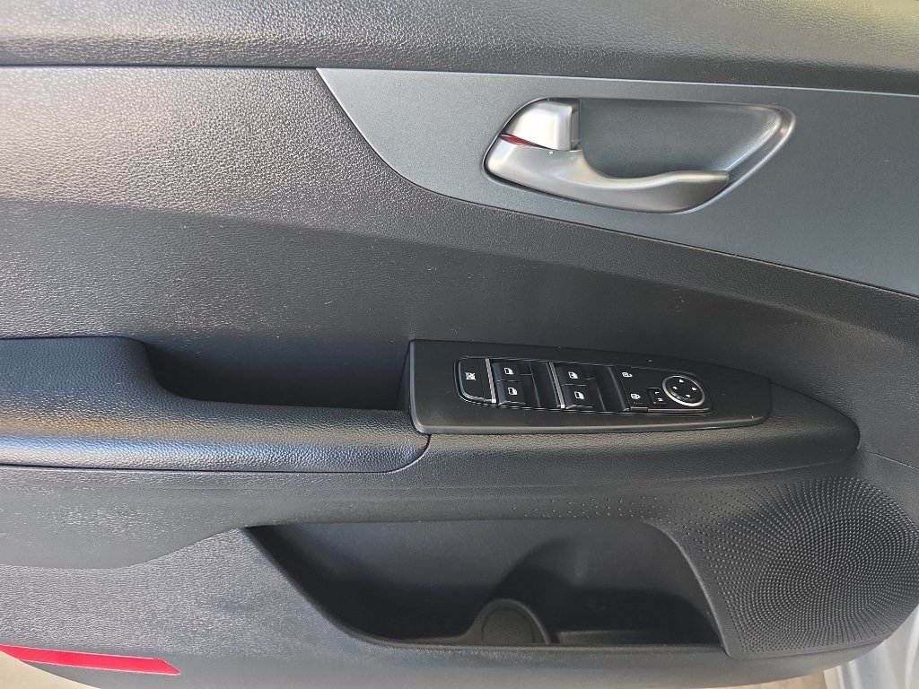 Used 2021 Kia Forte LXS FWD image 15