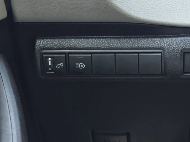 Used 2022 Toyota Corolla LE image 19