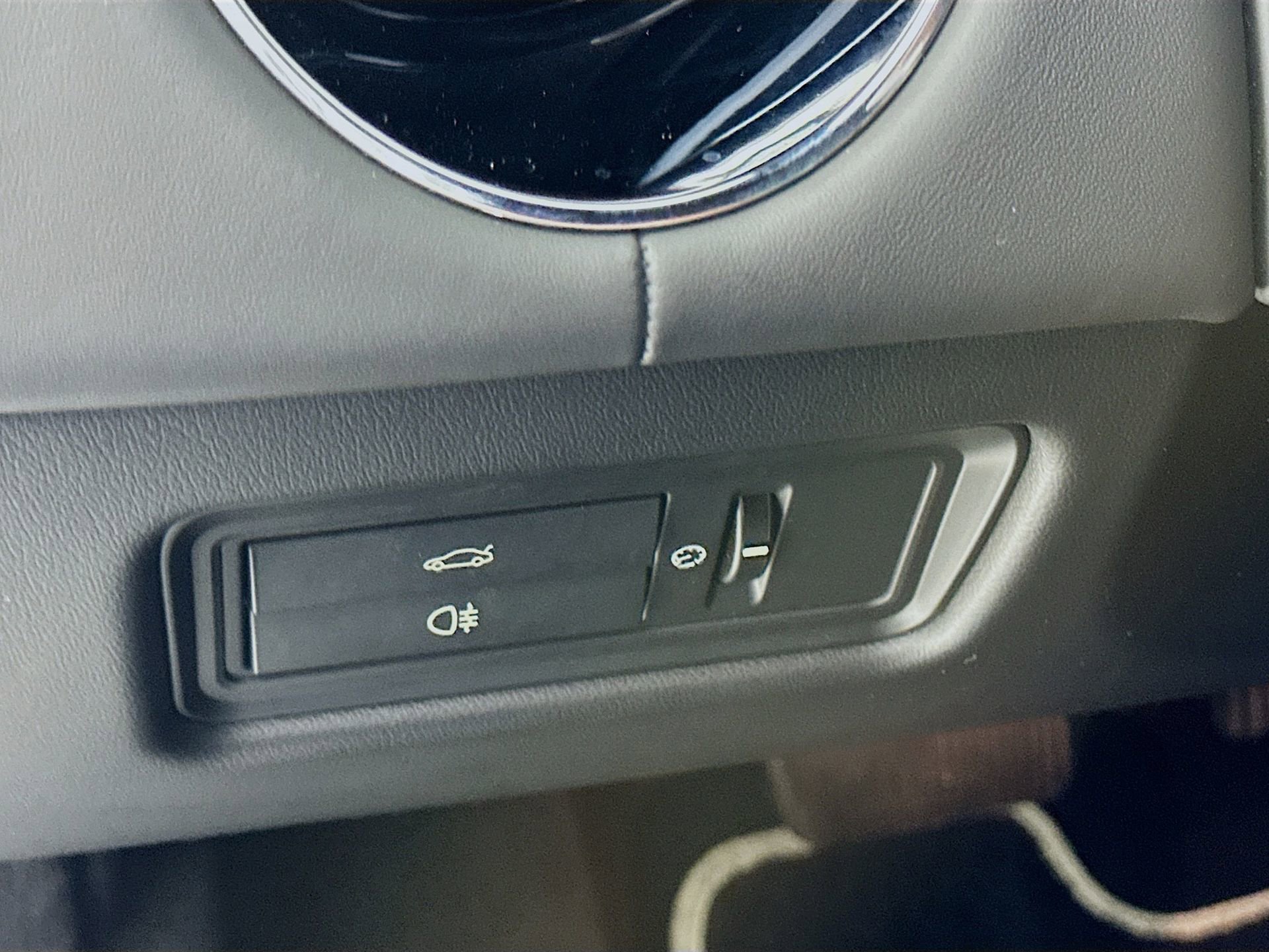 Used 2016 Jaguar XJ L Supercharged image 11