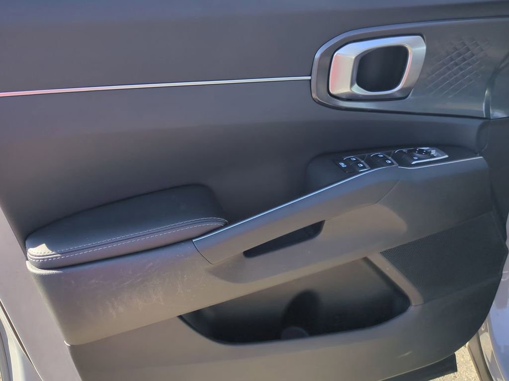 Certified 2025 Kia Sorento S image 22