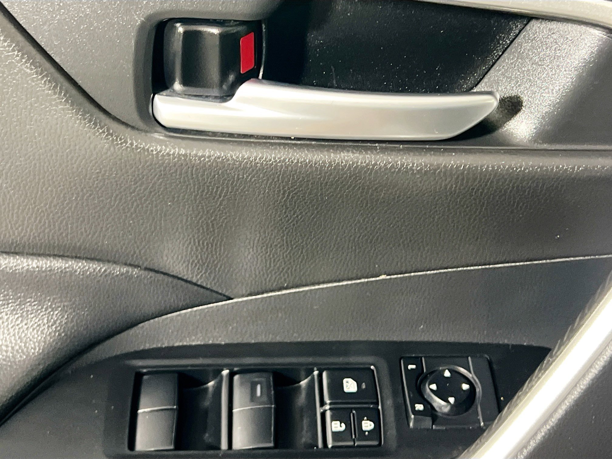 Used 2021 Toyota RAV4 XLE image 16