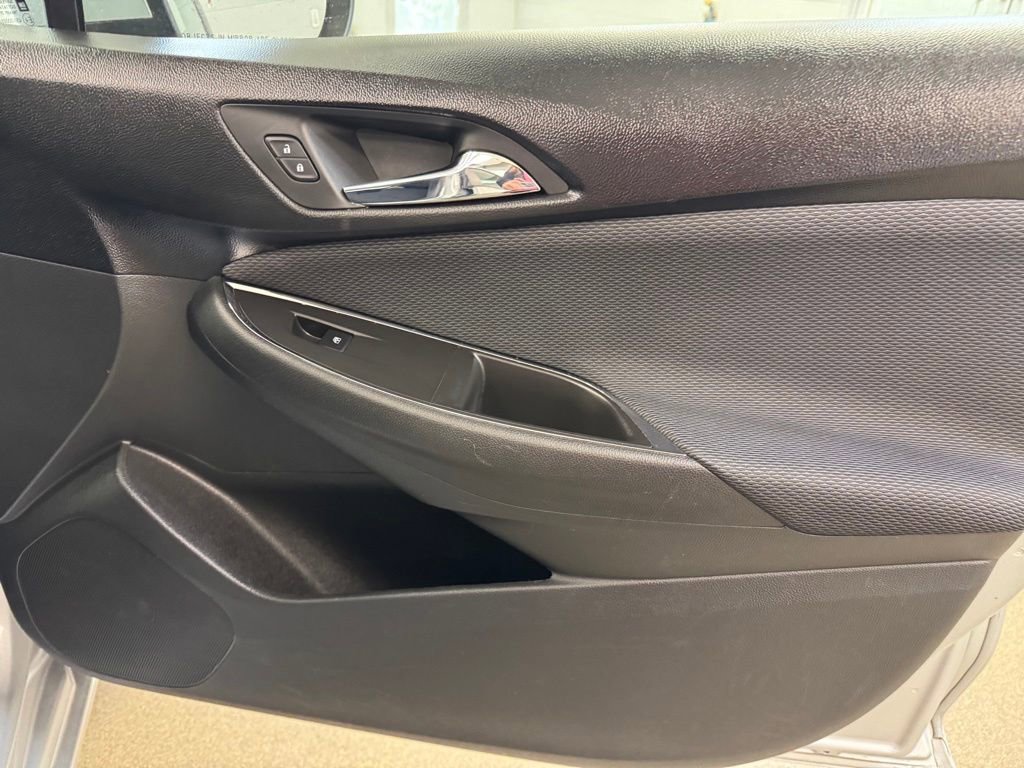 Used 2017 Chevrolet Cruze LS FWD image 25