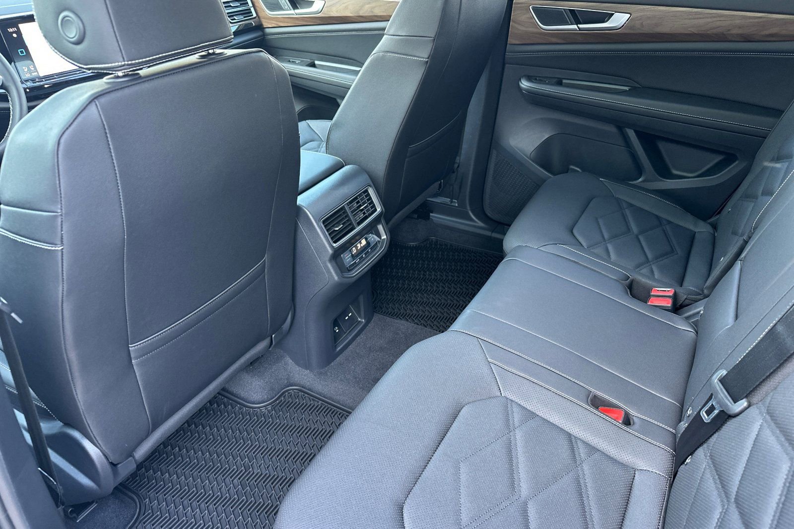 New 2026 Volkswagen Atlas SE image 11