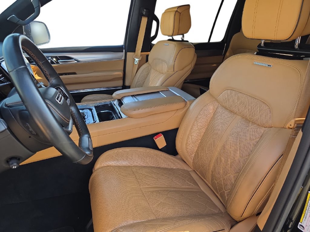 Used 2022 Jeep Grand Wagoneer Series III AWD/4WD image 13