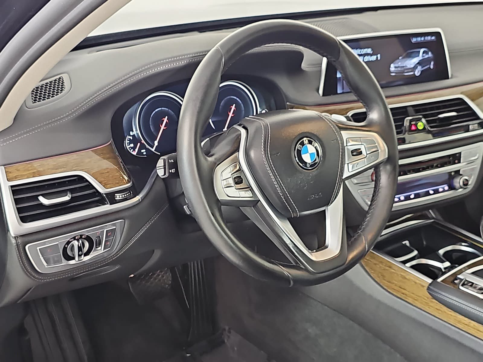 Used 2018 BMW 740i w/ Driver Assistance Package RWD image 16