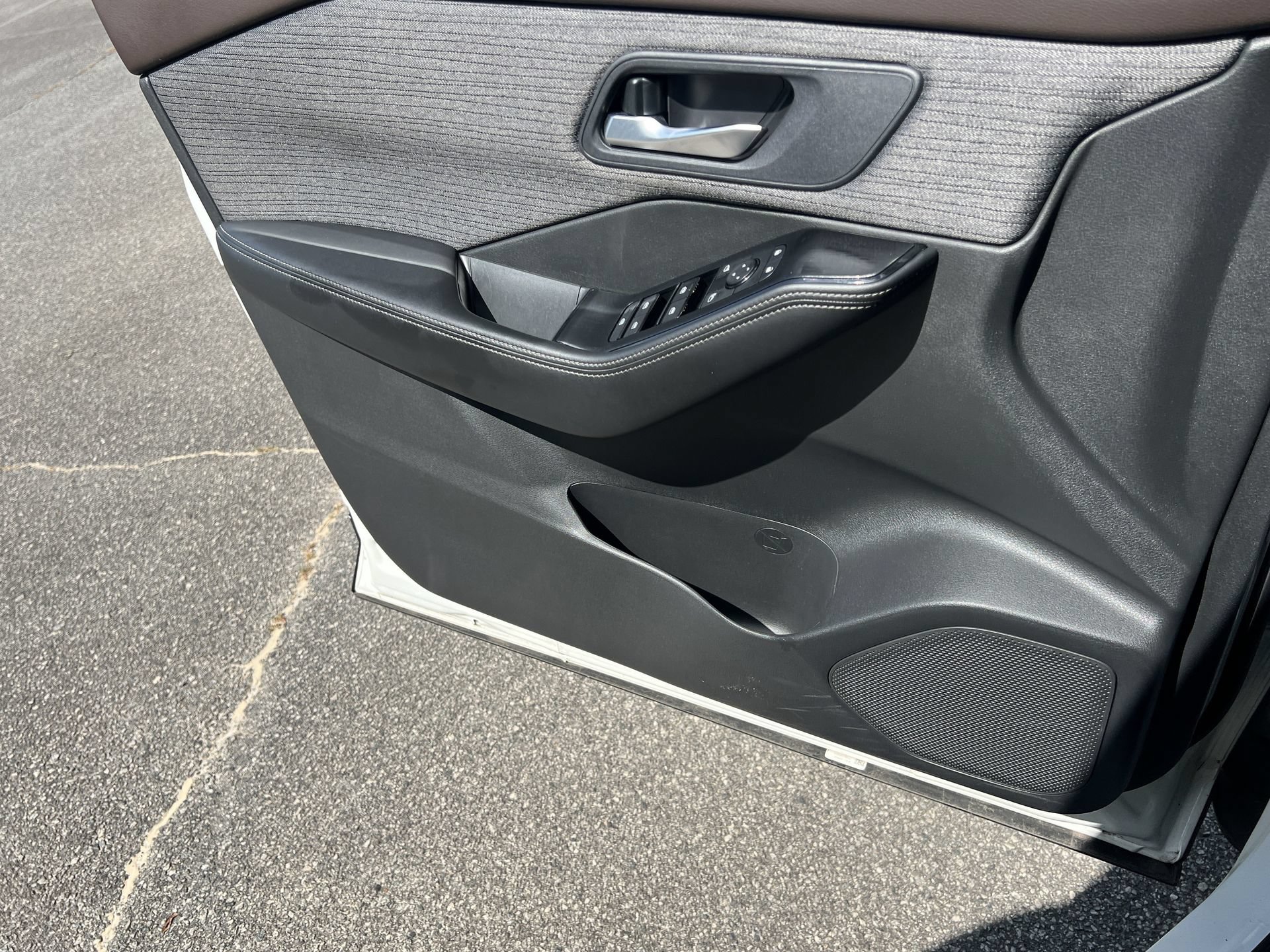 Certified 2023 Nissan Rogue SV FWD image 14