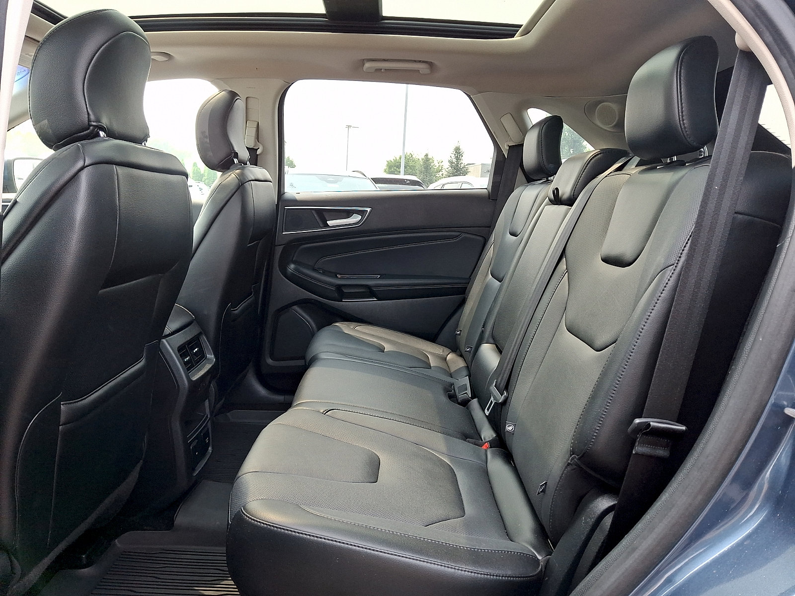 Used 2018 Ford Edge Titanium w/ Equipment Group 301A AWD/4WD image 12