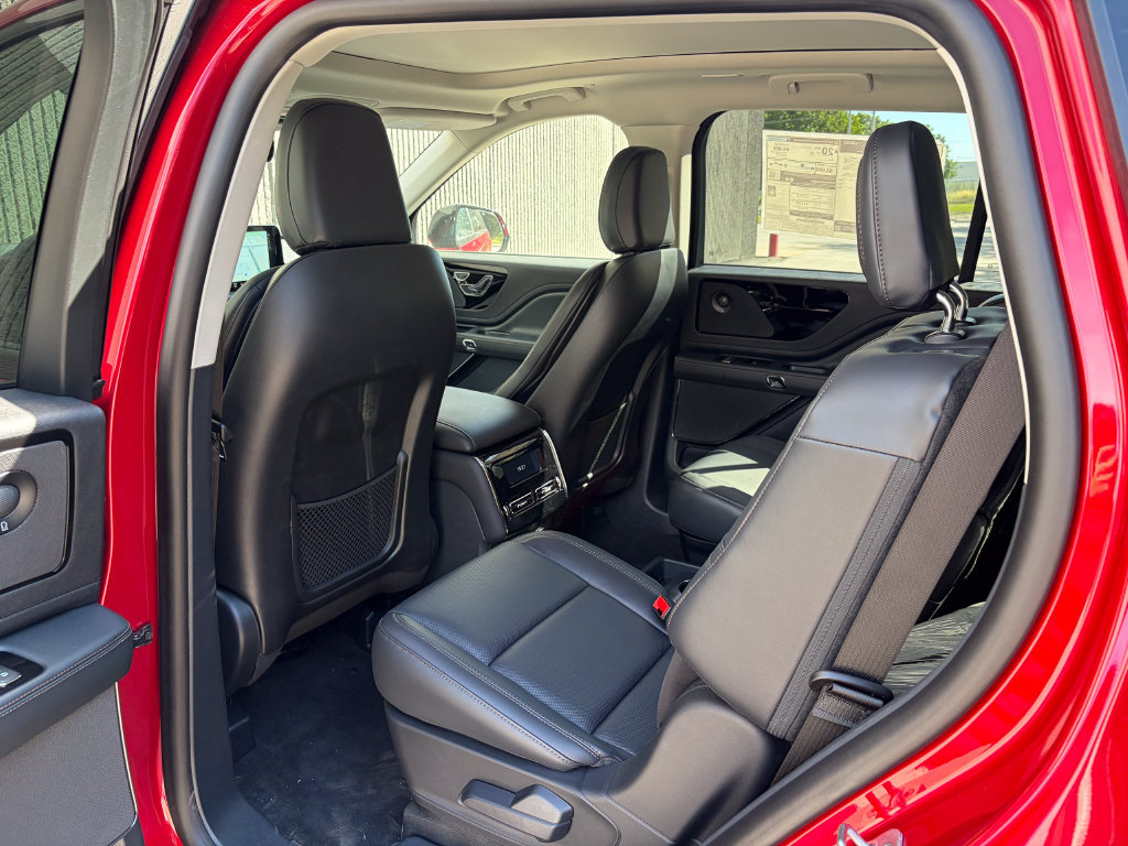 New 2026 Lincoln Aviator Reserve w/ Jet Appearance Package AWD/4WD image 18