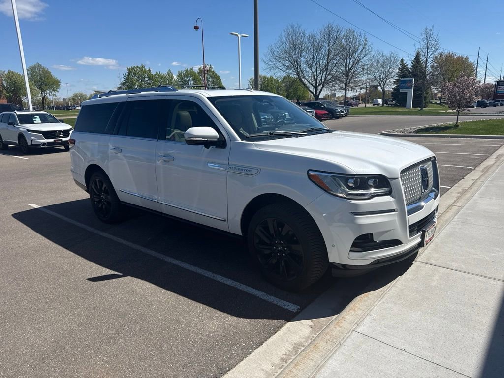 Used 2023 Lincoln Navigator L Reserve AWD/4WD image 1