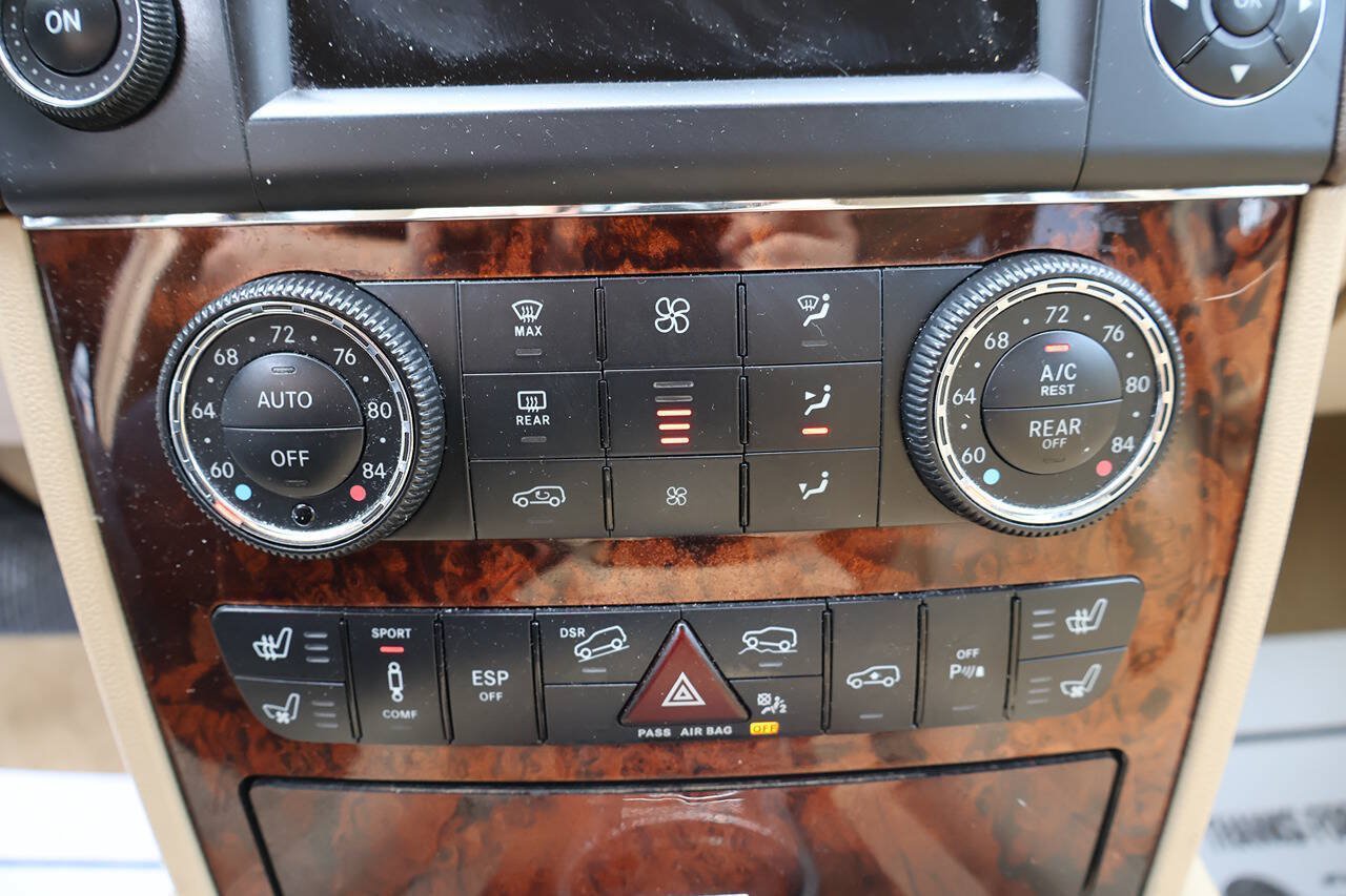 Used 2011 Mercedes-Benz GL 550 4MATIC image 33