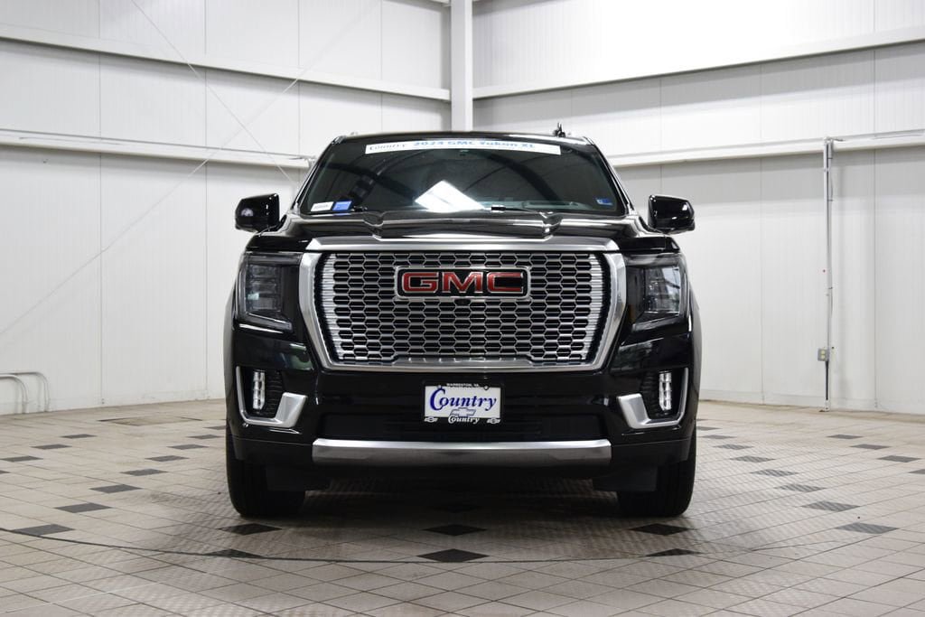 Used 2024 GMC Yukon XL Denali w/ Advanced Technology Package AWD/4WD image 2