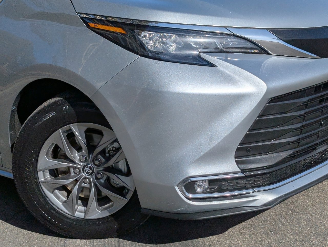 Used 2024 Toyota Sienna XLE image 11