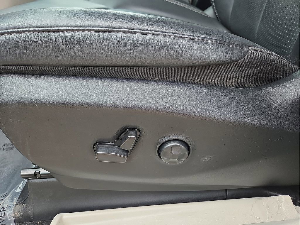 Used 2023 Chrysler Pacifica Touring-L FWD image 23