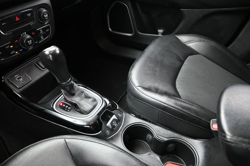 Used 2019 Jeep Compass Latitude FWD image 16