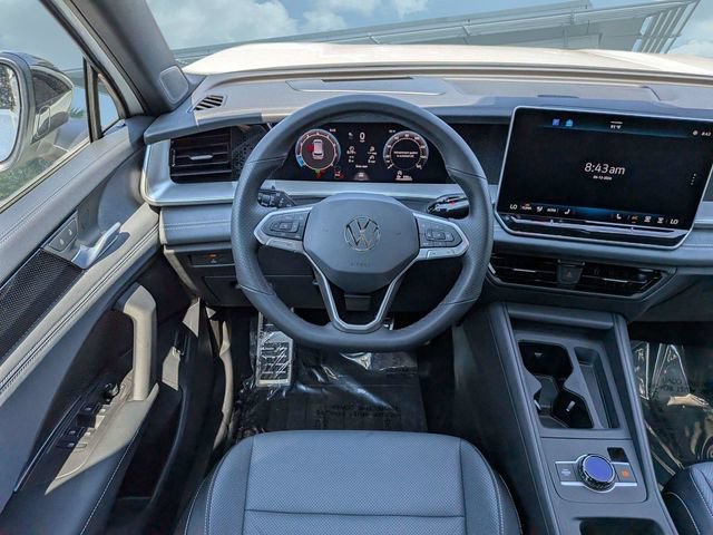 New 2026 Volkswagen Tiguan SE R-Line FWD image 17