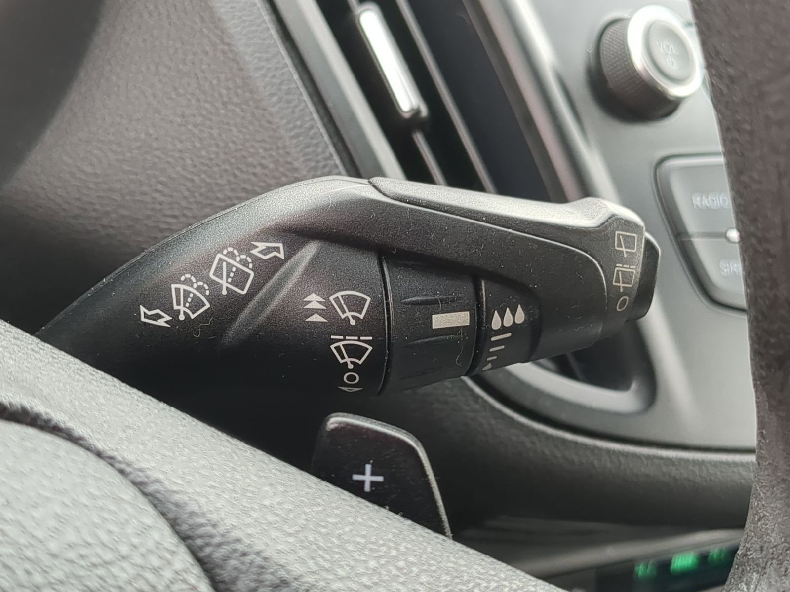 Used 2017 Ford Escape SE image 28