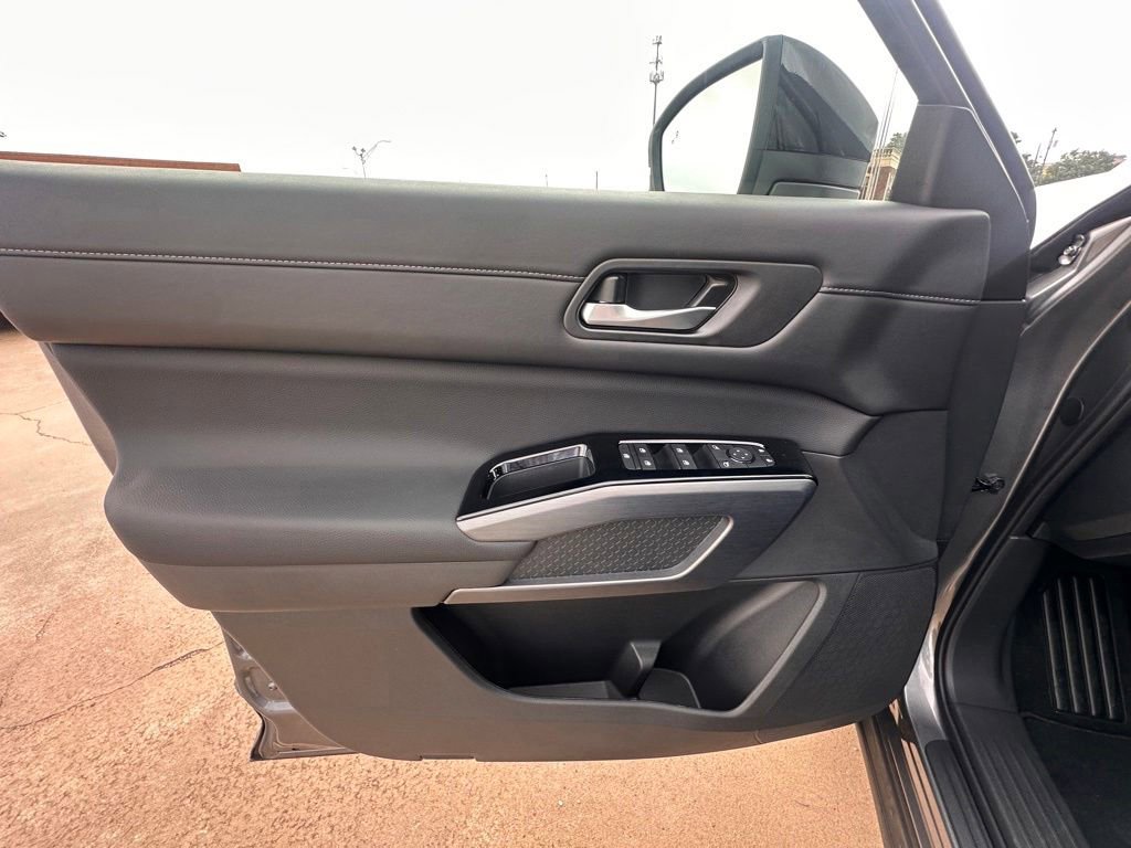 New 2026 Nissan Pathfinder SL w/ SL Premium Package FWD image 14