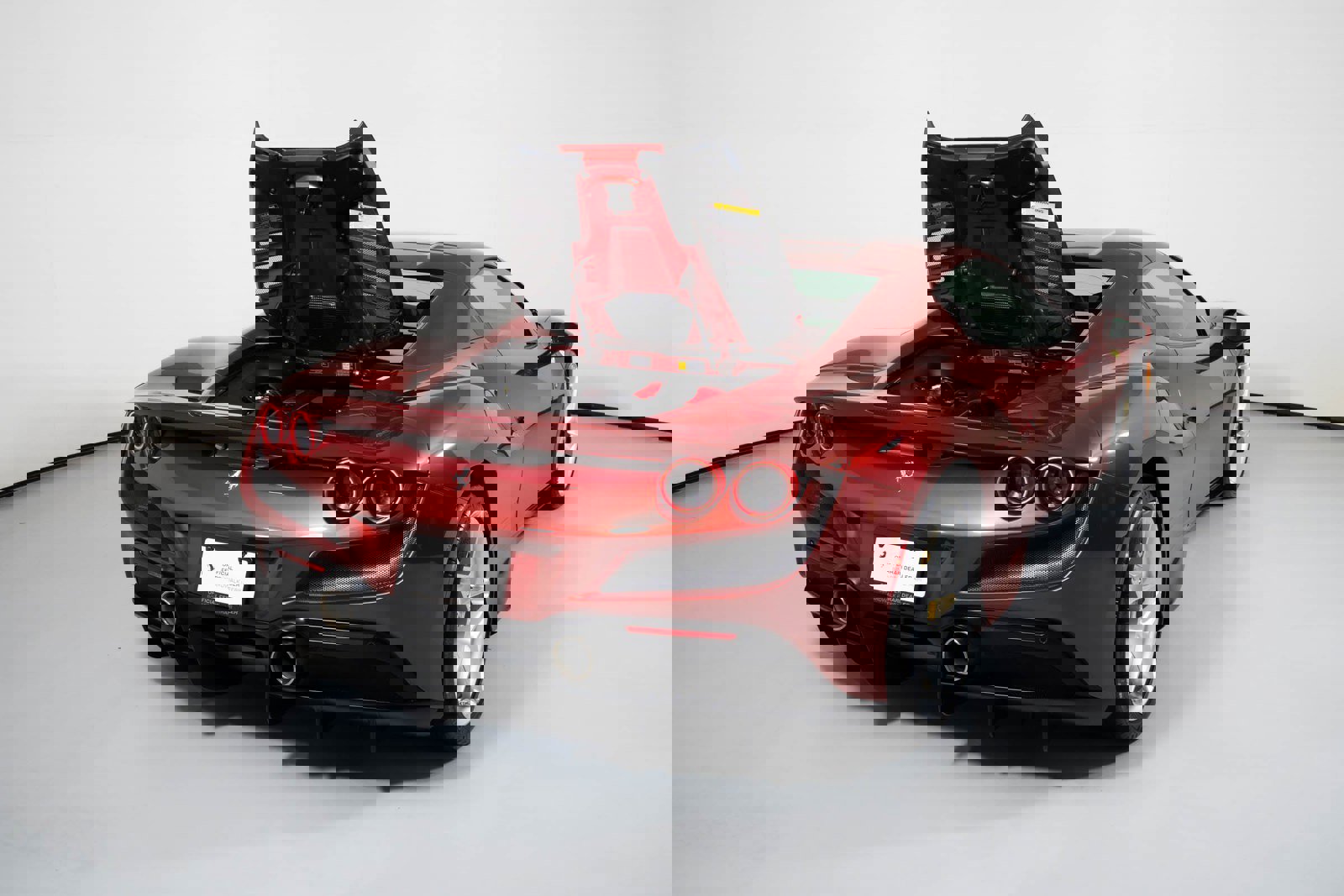 Used 2023 Ferrari F8 Spider image 17