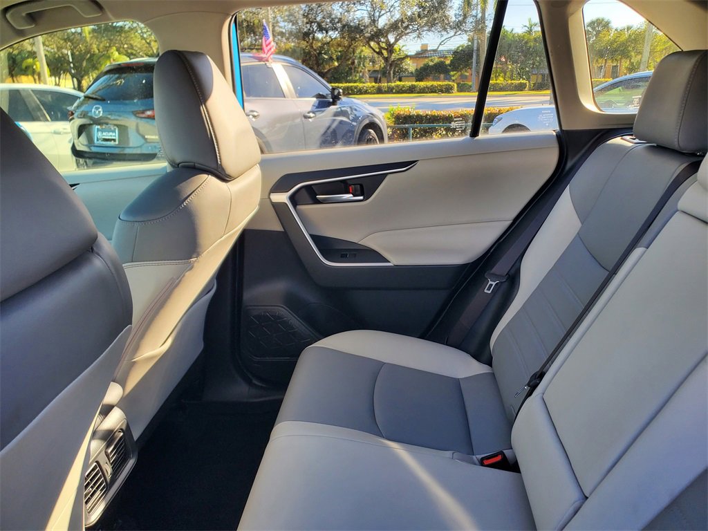 Used 2020 Toyota RAV4 XLE Premium image 11