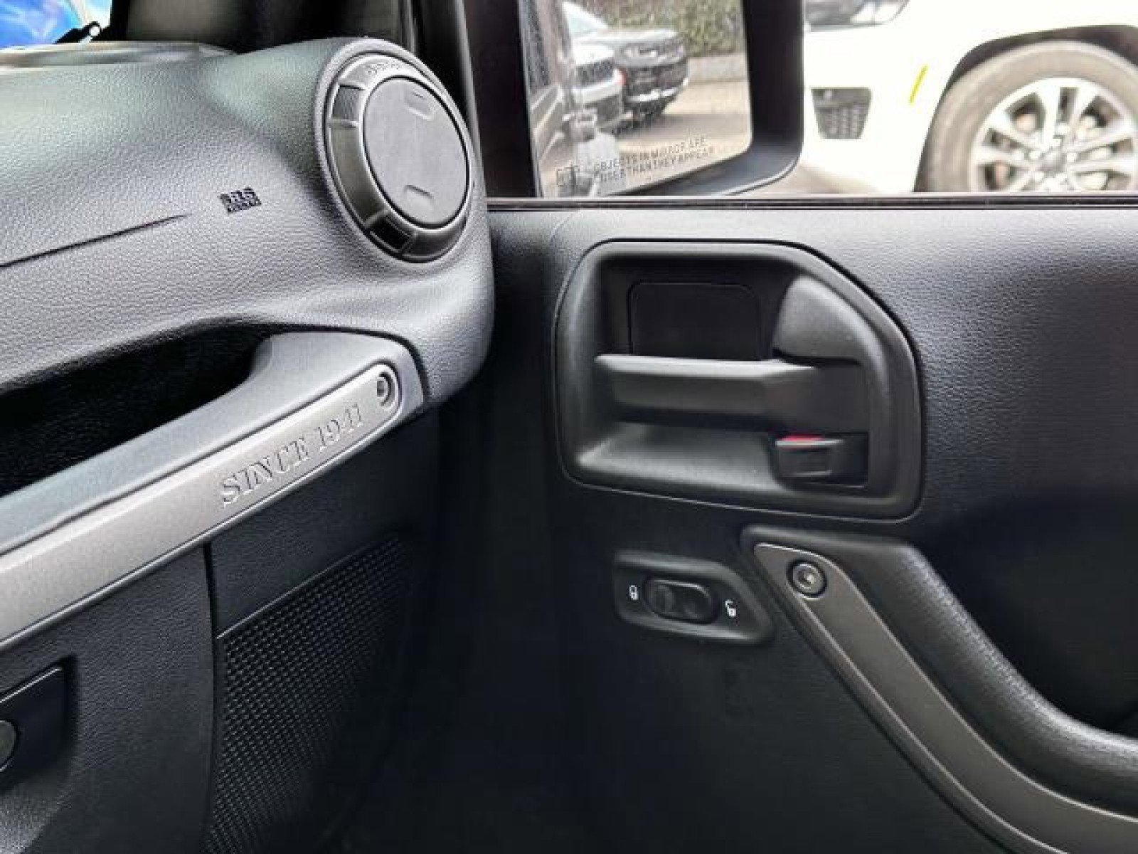 Used 2018 Jeep Wrangler Unlimited Sport S image 26