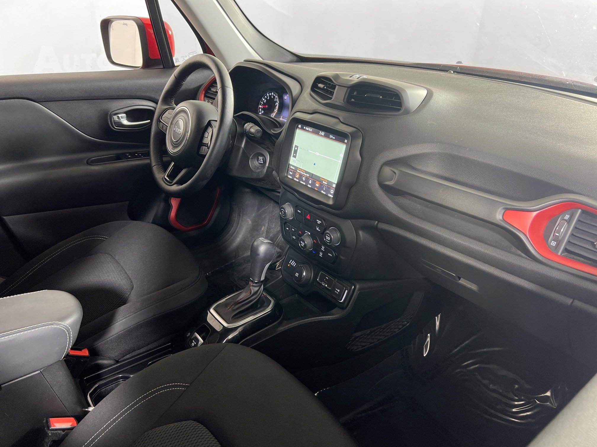 Used 2022 Jeep Renegade Latitude w/ Convenience Group AWD/4WD image 28