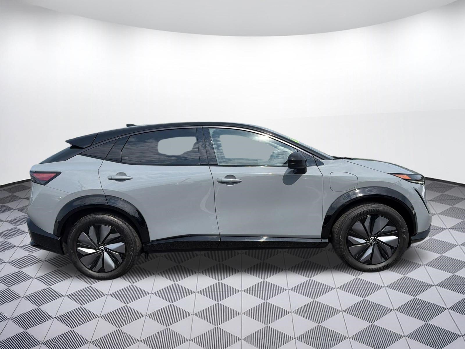 Used 2023 Nissan Ariya AWD image 8