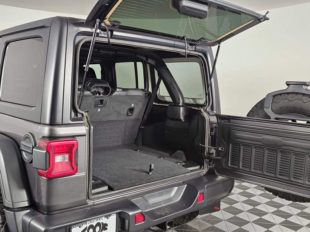 Used 2025 Jeep Wrangler Unlimited Rubicon w/ Convenience Group image 12