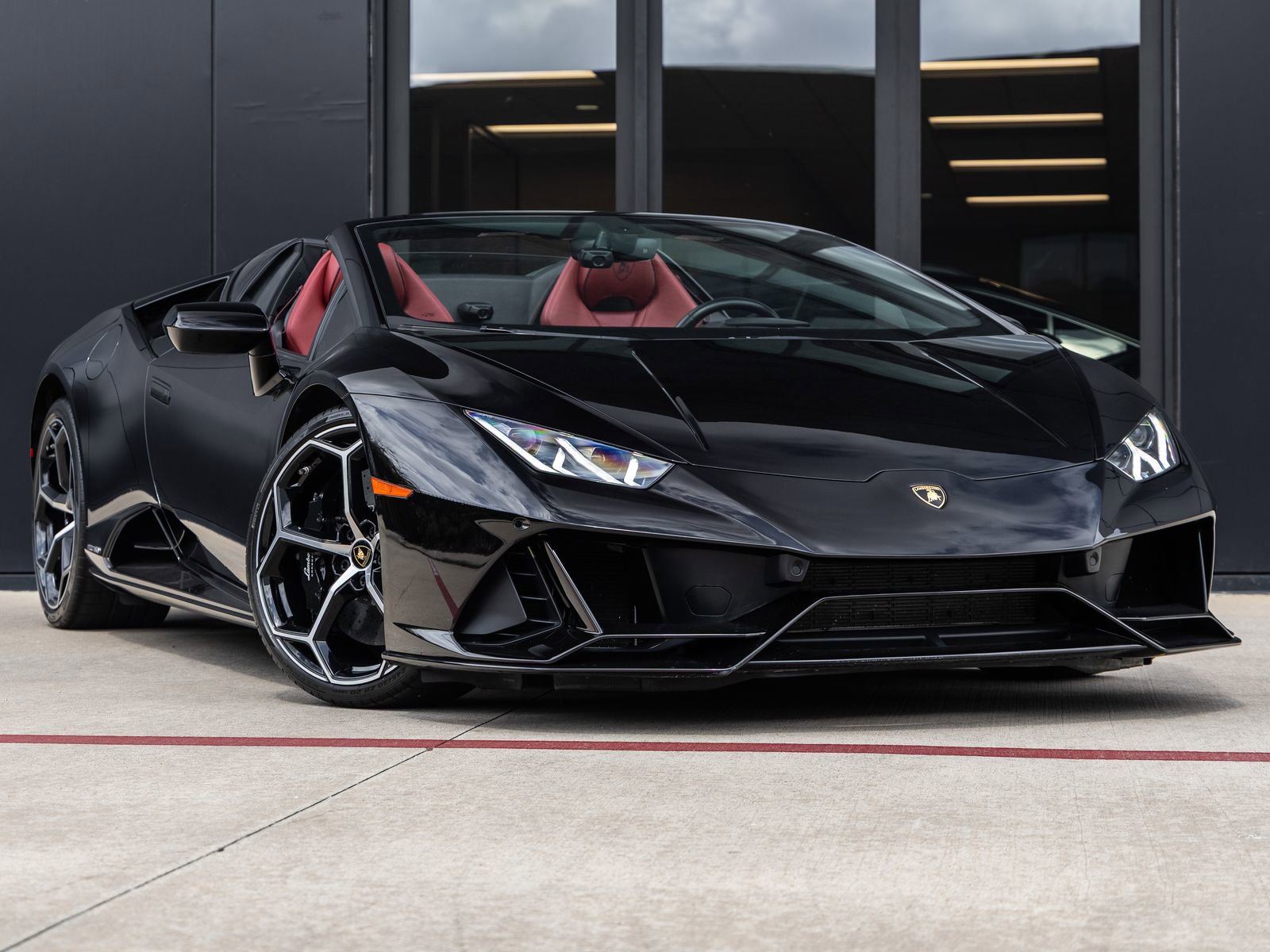 Used 2020 Lamborghini Huracan EVO image 2