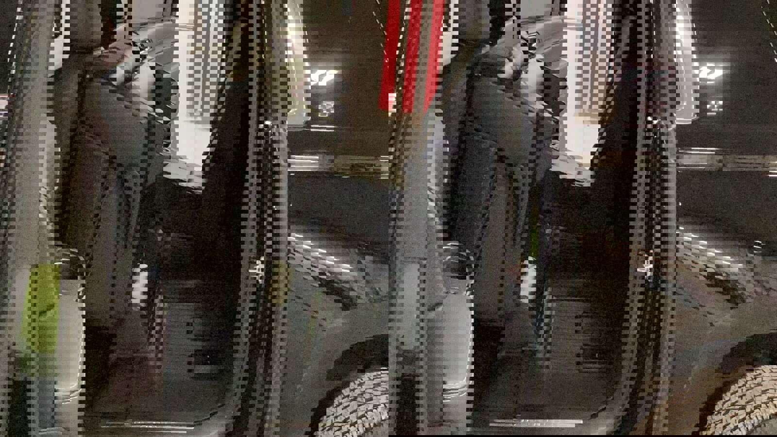 Used 2018 Chevrolet Suburban LT image 9