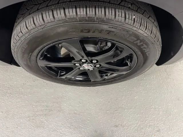 Used 2024 Buick Enclave Essence w/ Sport Touring Edition image 4