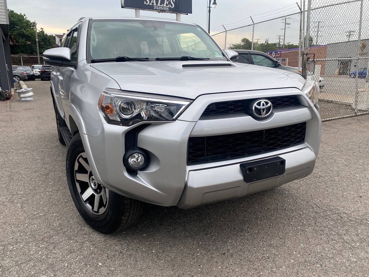 Used 2018 Toyota 4Runner TRD Off-Road Premium AWD/4WD image 4