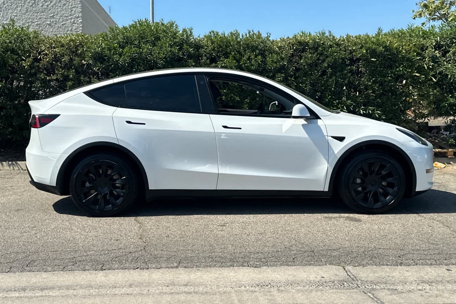 Used 2021 Tesla Model Y Long Range image 8
