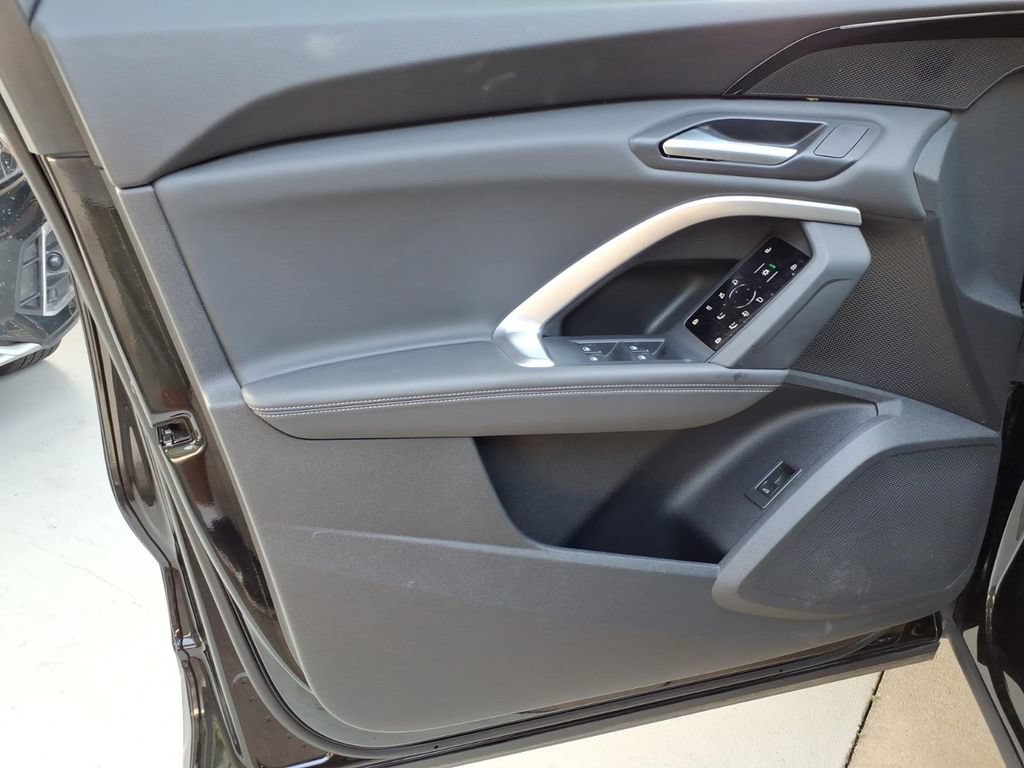 Used 2025 Audi Q5 Premium w/ Convenience Package AWD/4WD image 26