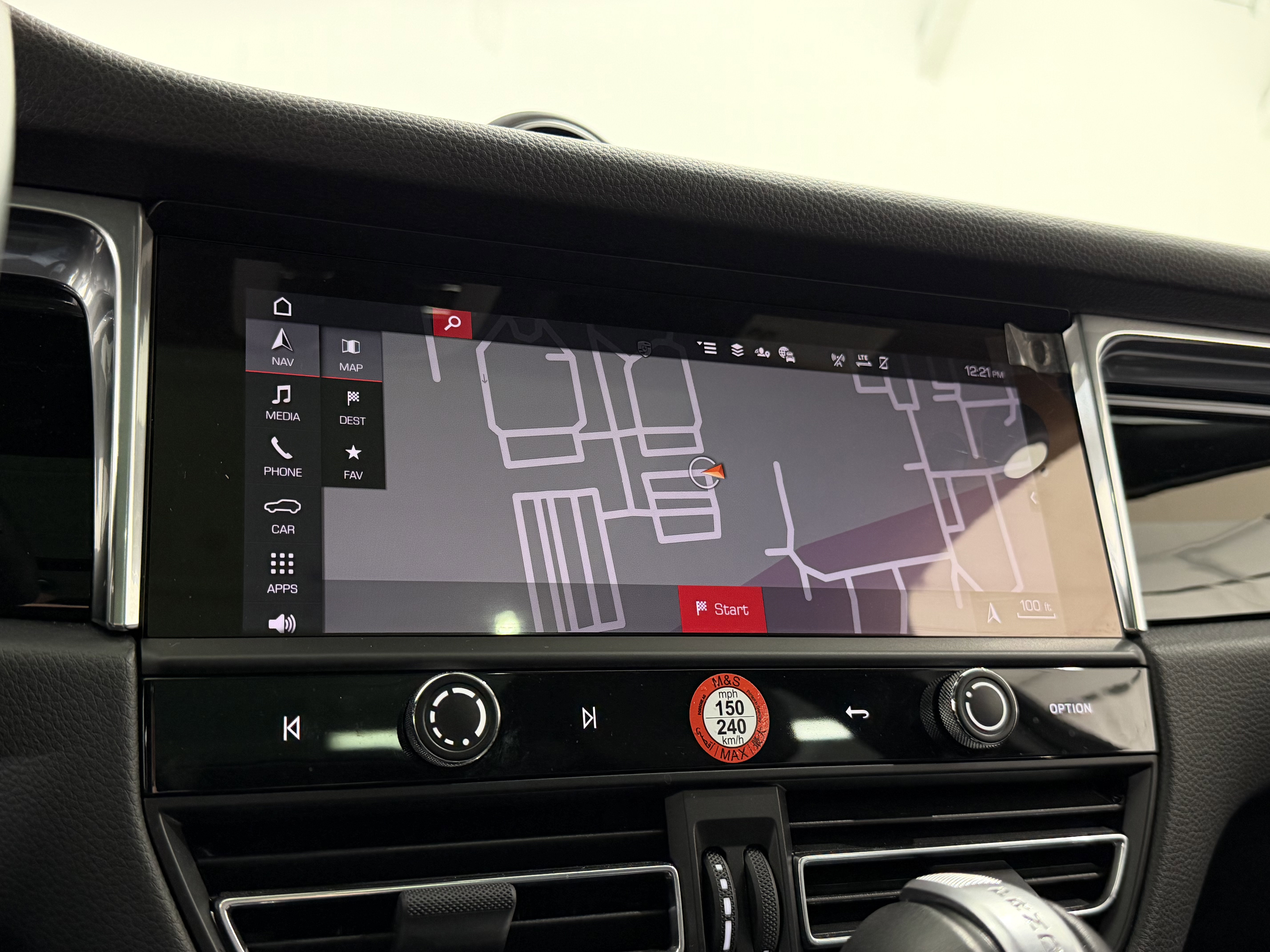 Certified 2025 Porsche Macan image 38