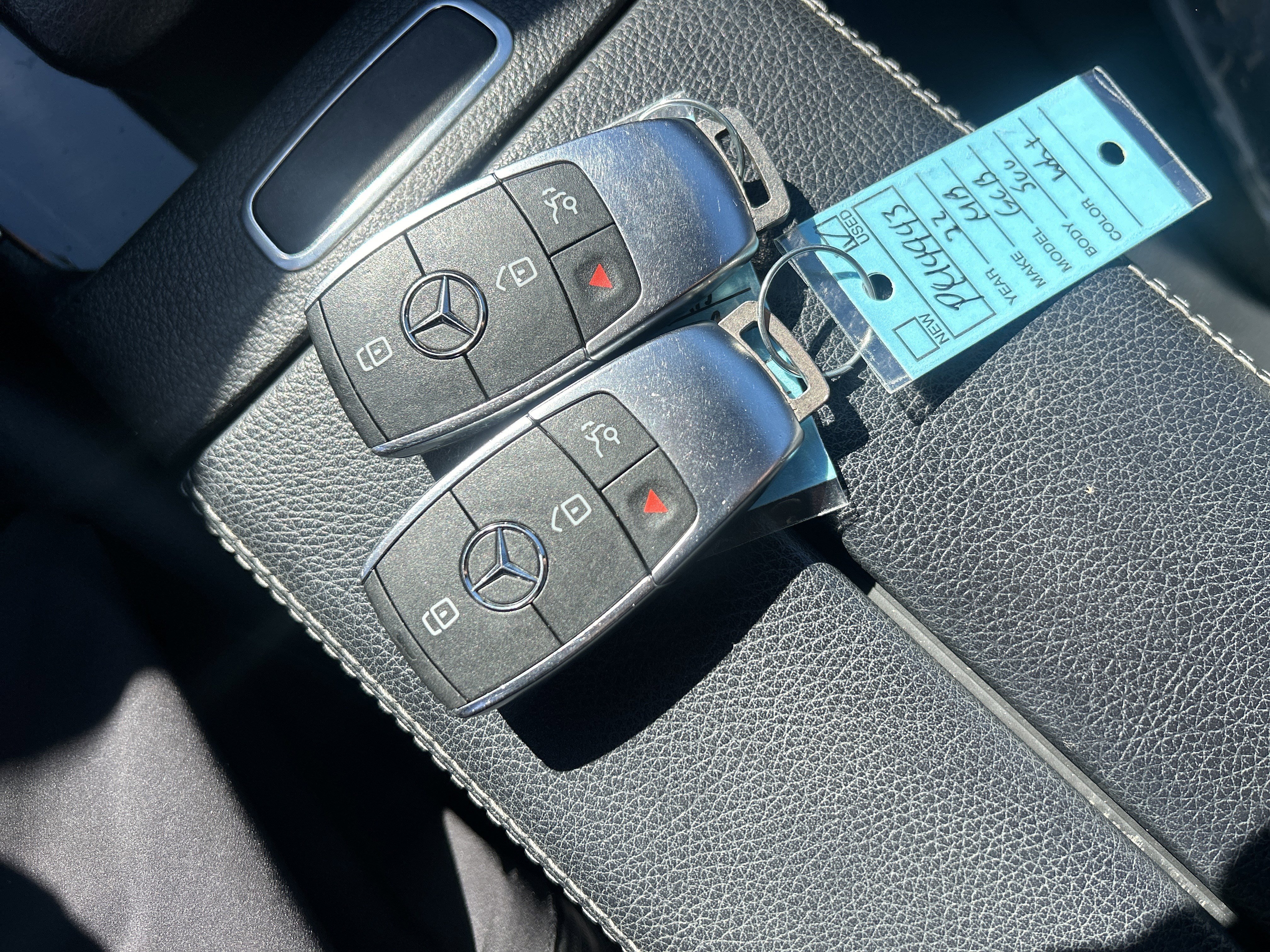 Used 2022 Mercedes-Benz GLB 250 w/ Premium Package Lite image 38