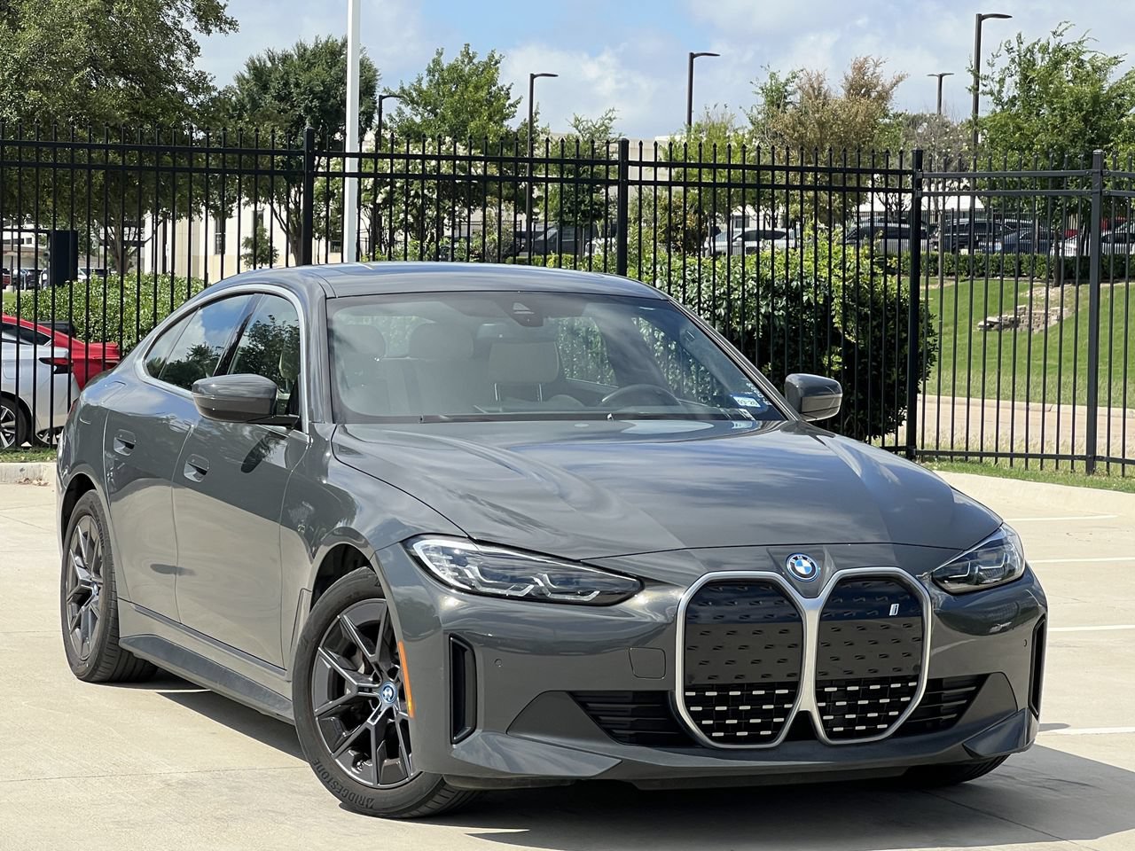 Used 2023 BMW i4 eDrive40 RWD image 2