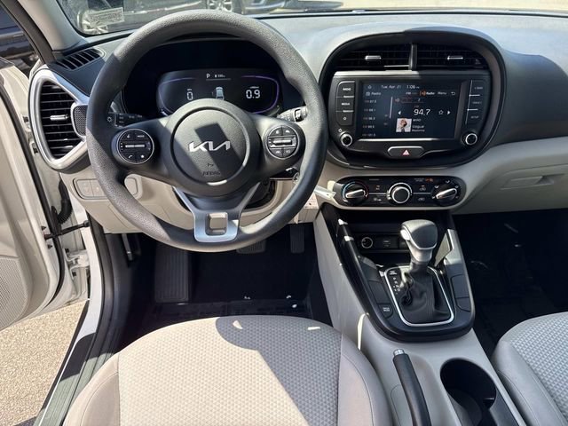 Used 2025 Kia Soul LX w/ LX Technology Package image 17