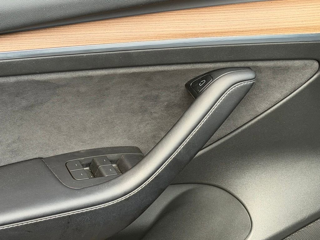 Used 2021 Tesla Model 3 Standard Range image 27