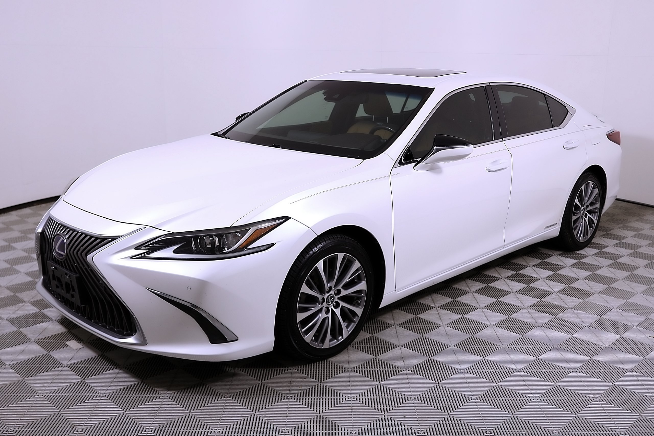 Used 2019 Lexus ES 300h w/ Premium Package FWD image 3