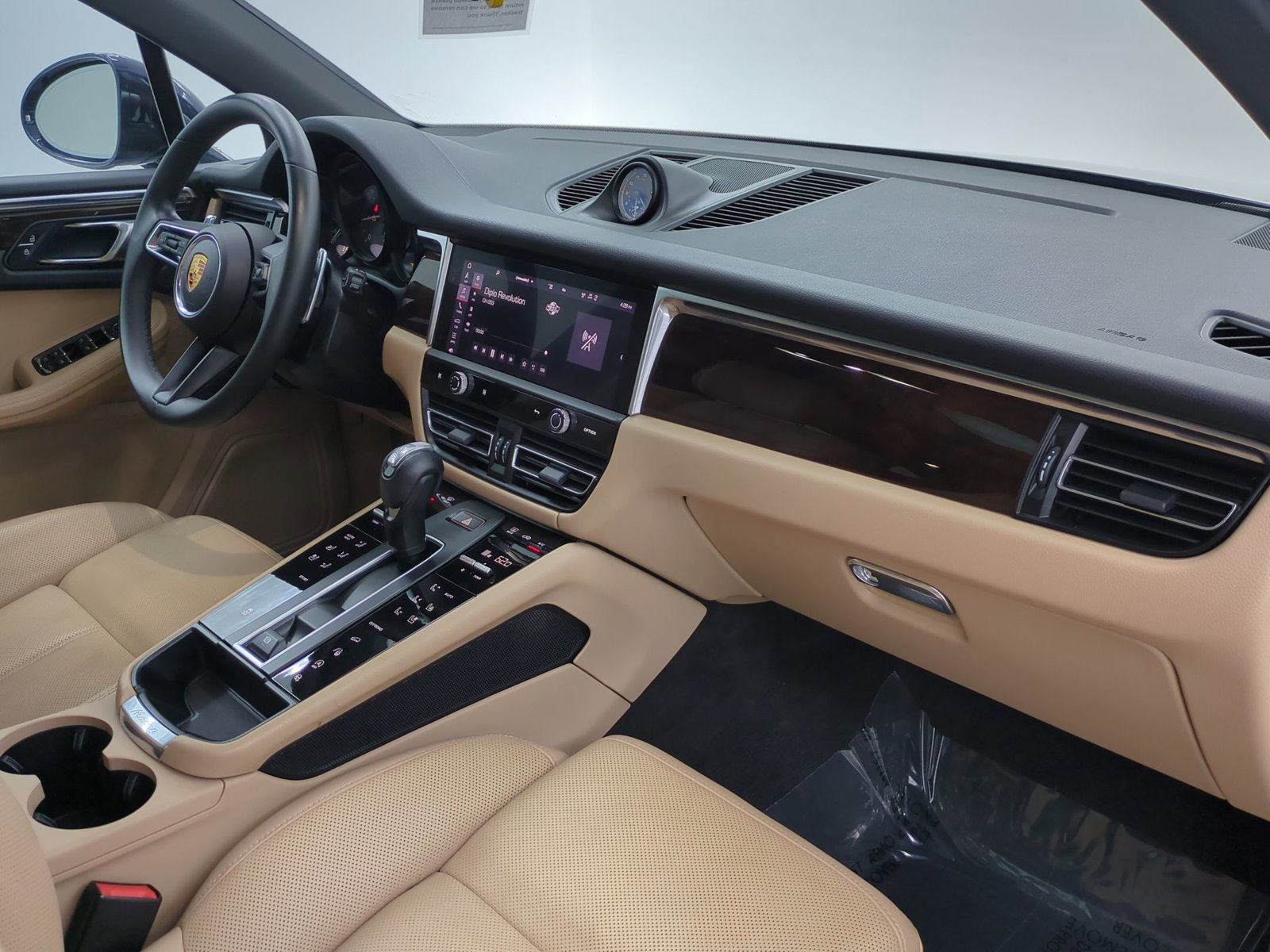 Certified 2023 Porsche Macan Turbo image 27