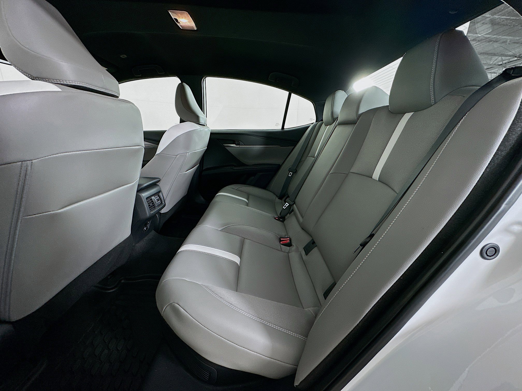 Used 2025 Toyota Camry SE image 26