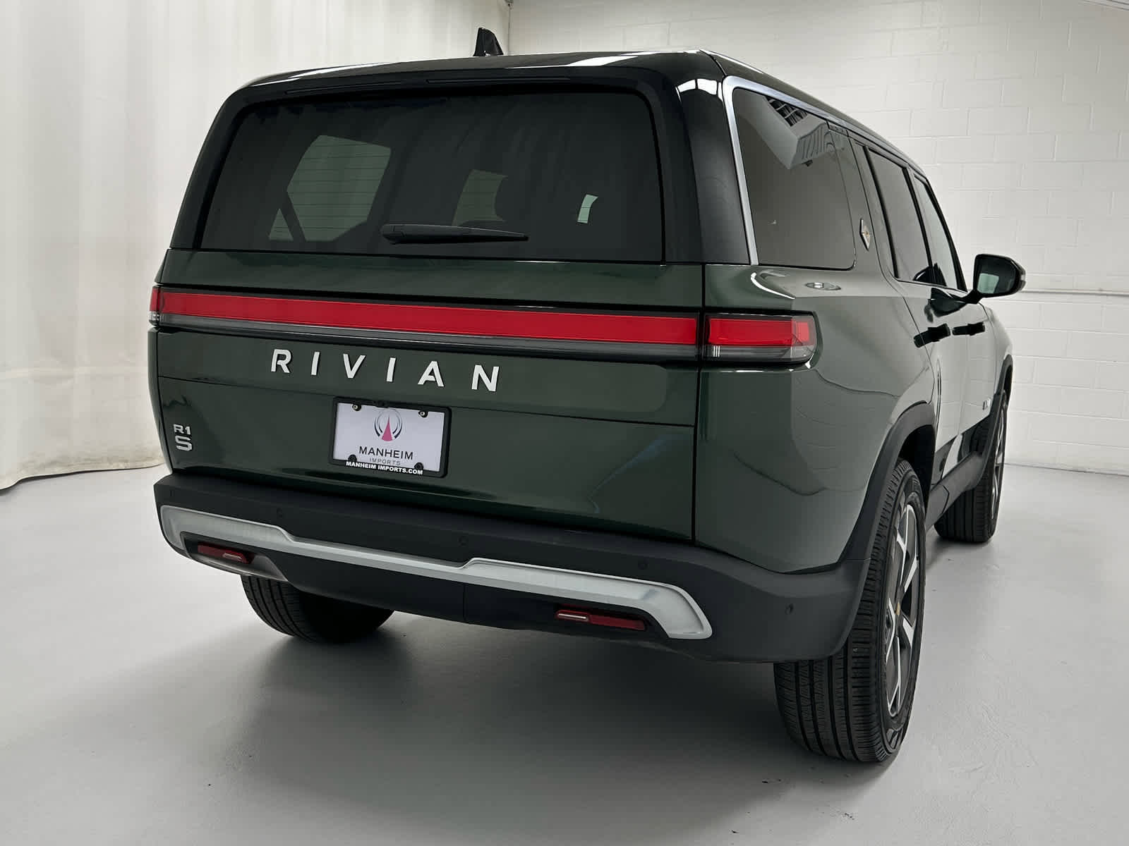Used 2024 Rivian R1S Adventure image 6