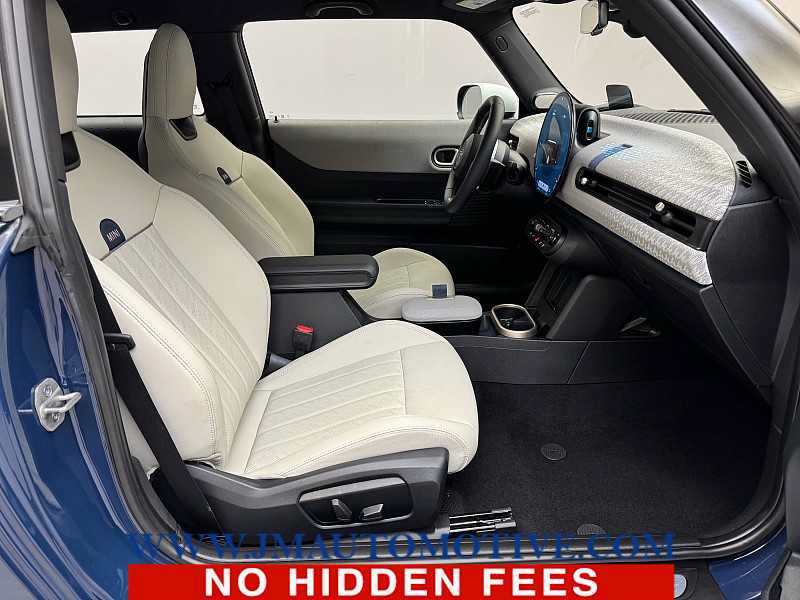Used 2025 MINI Cooper 2-Door Hardtop FWD image 18