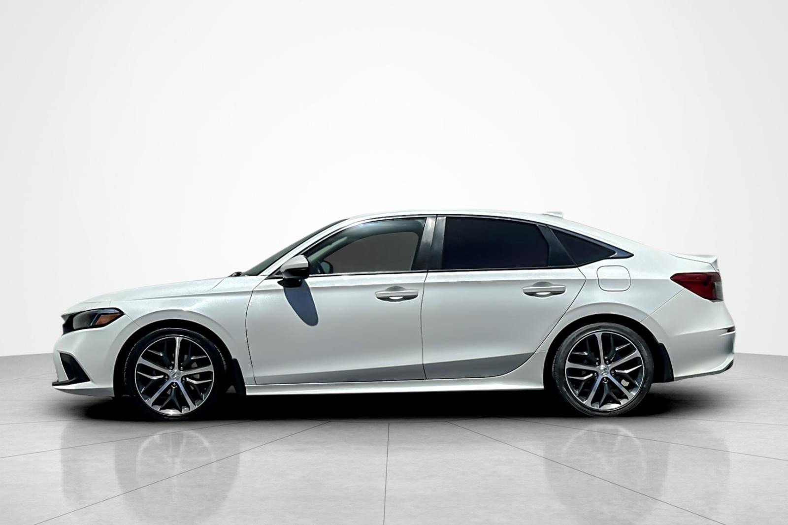 Used 2022 Honda Civic Touring image 2
