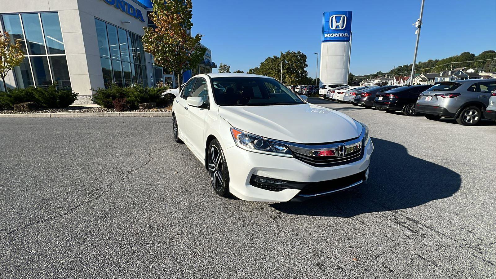 Used 2016 Honda Accord Sport image 2