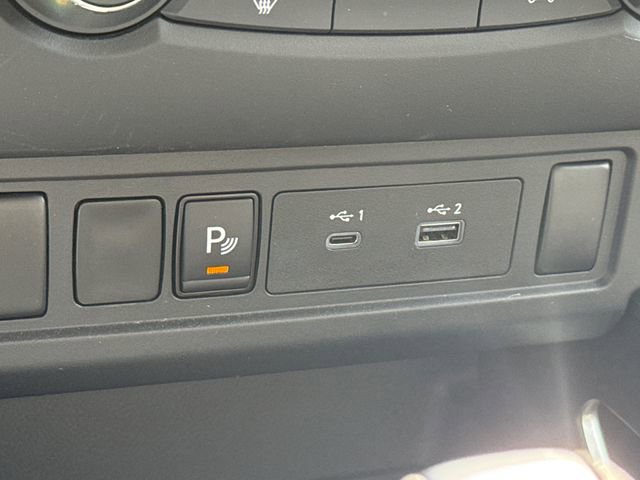 Used 2025 Nissan Frontier SV image 24