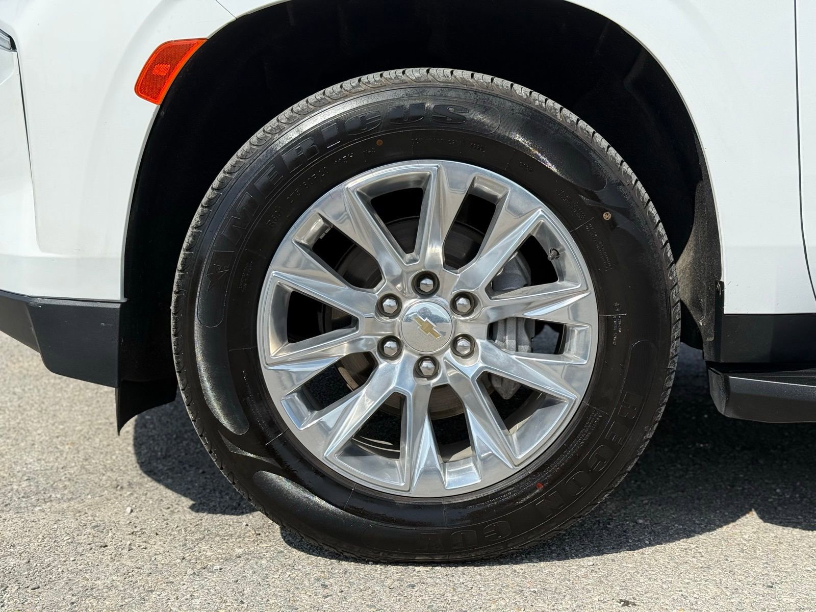 Used 2023 Chevrolet Suburban Premier image 4