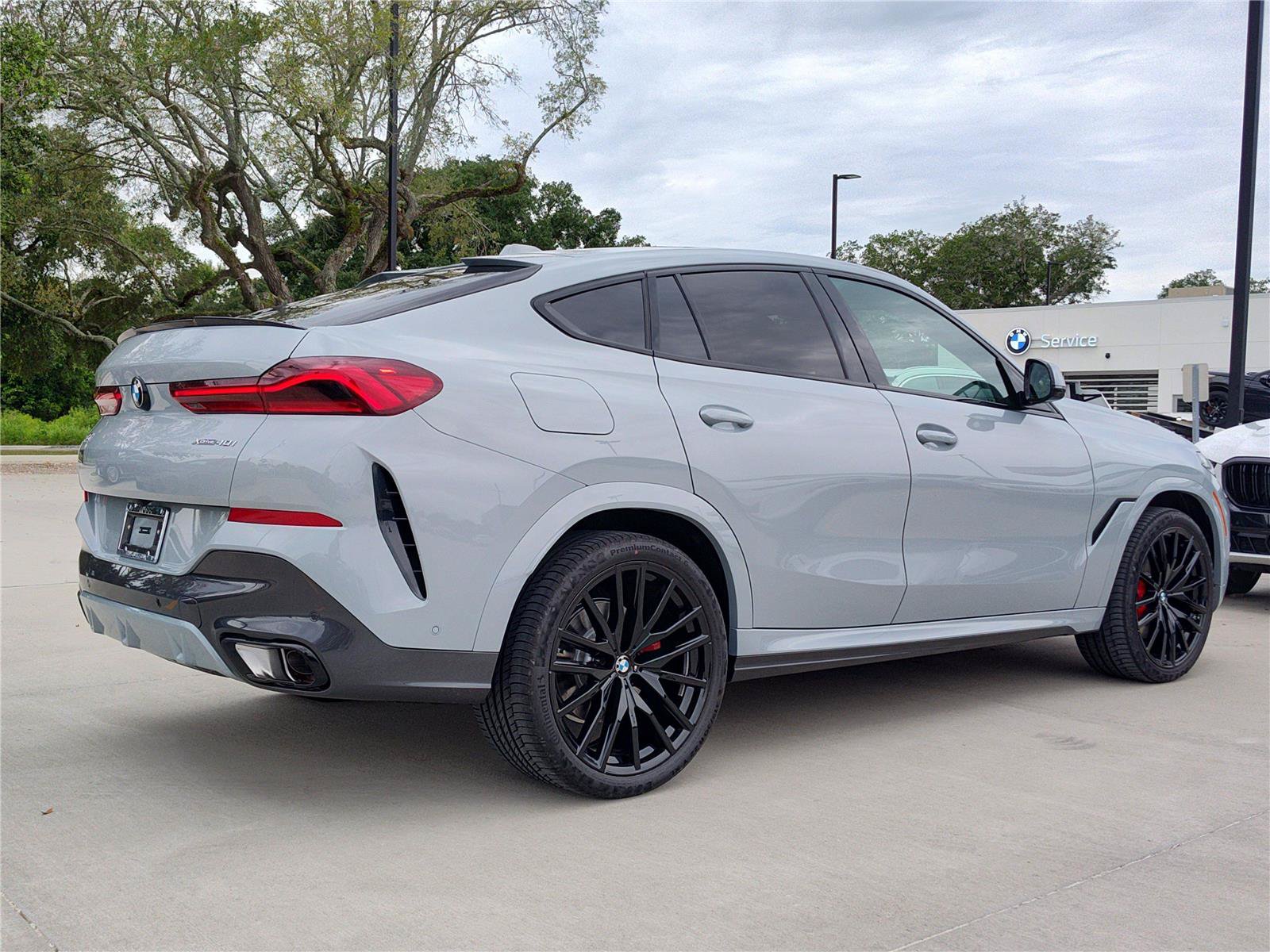 New 2027 BMW X6 xDrive40i w/ Premium Package AWD/4WD image 4